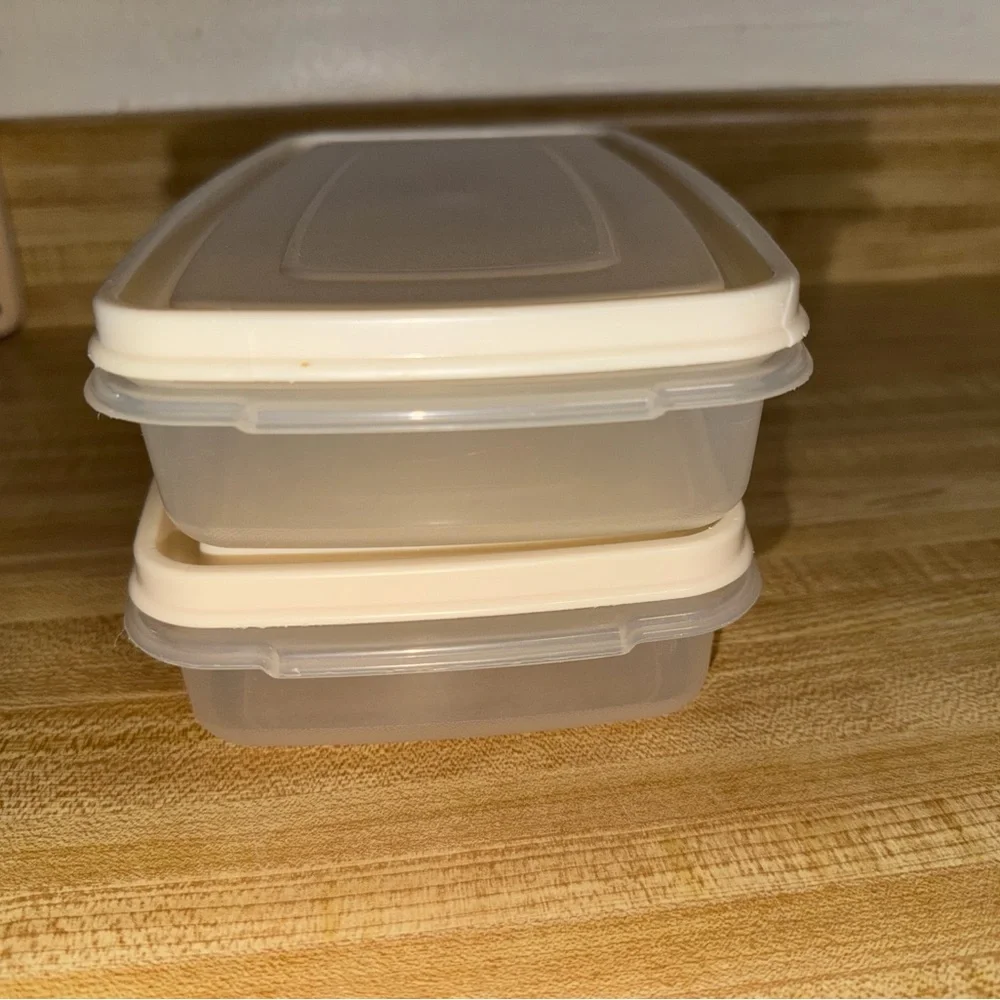 Vintage Rubbermaid serving saver 4 cups Food Storage‎ Container - Set of 2